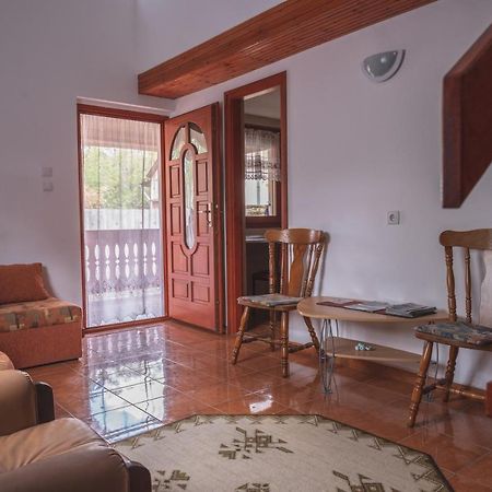 Готель Olajos Apartman Берекфірдив Екстер'єр фото