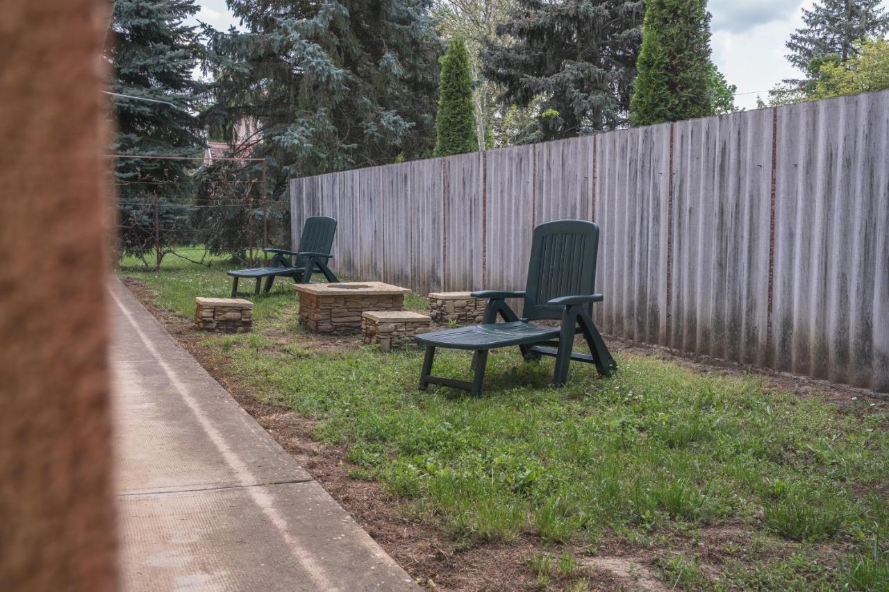 Готель Olajos Apartman Берекфірдив Екстер'єр фото