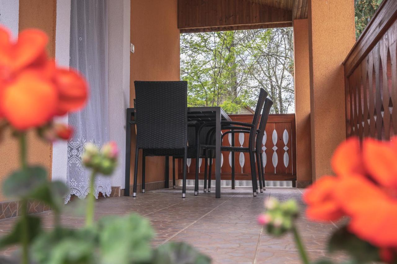 Готель Olajos Apartman Берекфірдив Екстер'єр фото